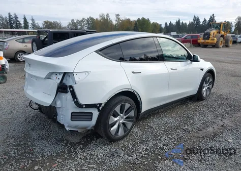 2023 Tesla Model Y Awd/Long Range Dual Motor All-Wheel Drive z USA, uszkodzony, nr VIN 7SAYGDEE7PF682772